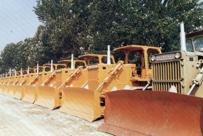 產(chǎn)品整裝待發(fā)。自1984年對(duì)銷(xiāo)售實(shí)行了承包責(zé)任制，調(diào)動(dòng)了職工的積極性，增強(qiáng)了責(zé)任感，從而改變了過(guò)去等、靠、要的被動(dòng)局面。