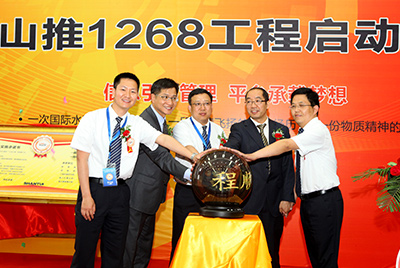 2011年山推信息化建設(shè)有三件大事：ERP、PDM、呼叫中心，其中ERP為核心，PDM是基礎(chǔ)，呼叫中心為方式之一。