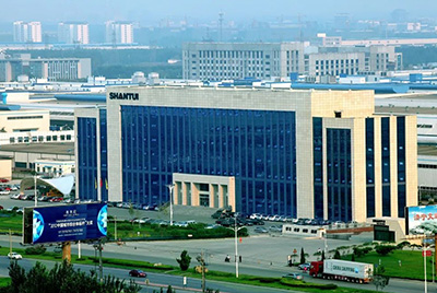 山東省正式發(fā)布首批223家“好品山東”品牌名單，“山推牌”推土機(jī)，壓路機(jī)、裝載機(jī)與履帶底盤(pán)、傳動(dòng)系統(tǒng)獲得認(rèn)可，榮登首批榜單。